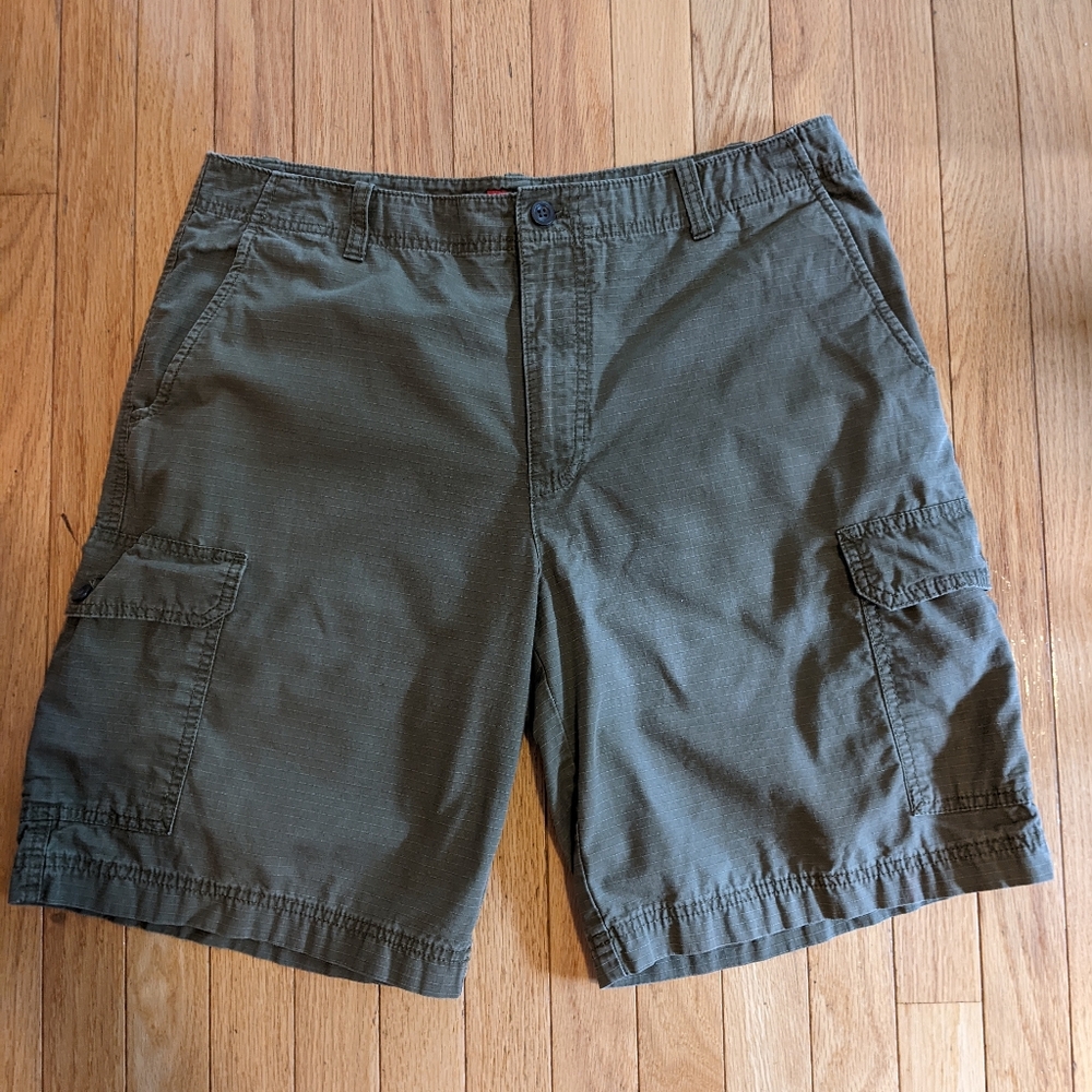 Men's Izod Green Cargo Shorts With Pockets